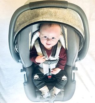 5 ways to entertain your baby in their car-seat